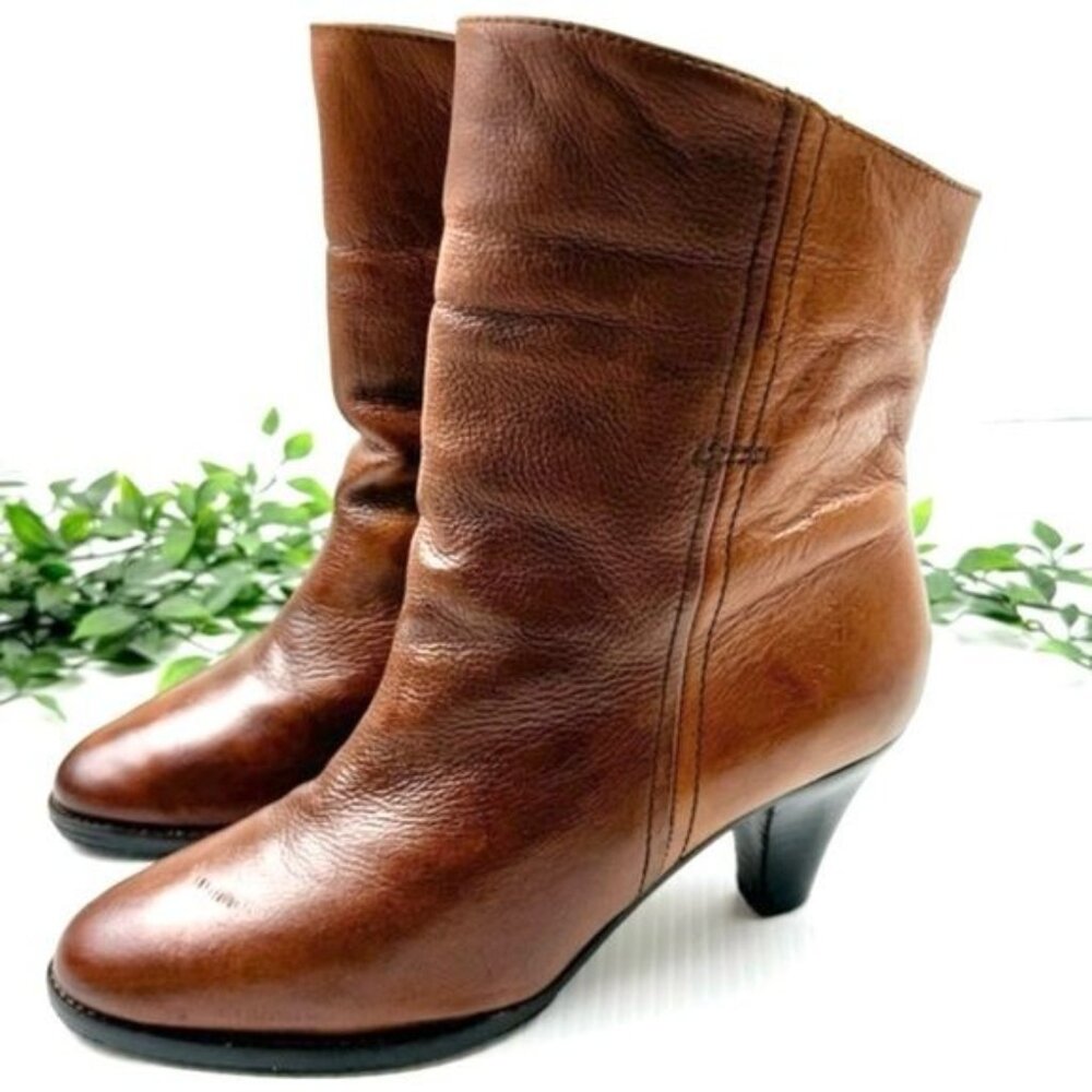 Frye Lisa leather boots Foldover Short Brown Heeled Booties almond toe 7.5